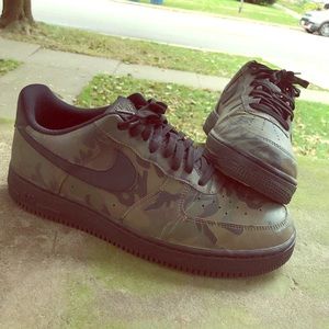 Men's Air Force Ones Low camp limited edition